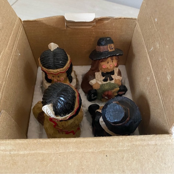 Vintage Thanksgiving 3” Figurines Set Of Four Pilgrims & Native Americans w/ Box - Picture 3 of 8